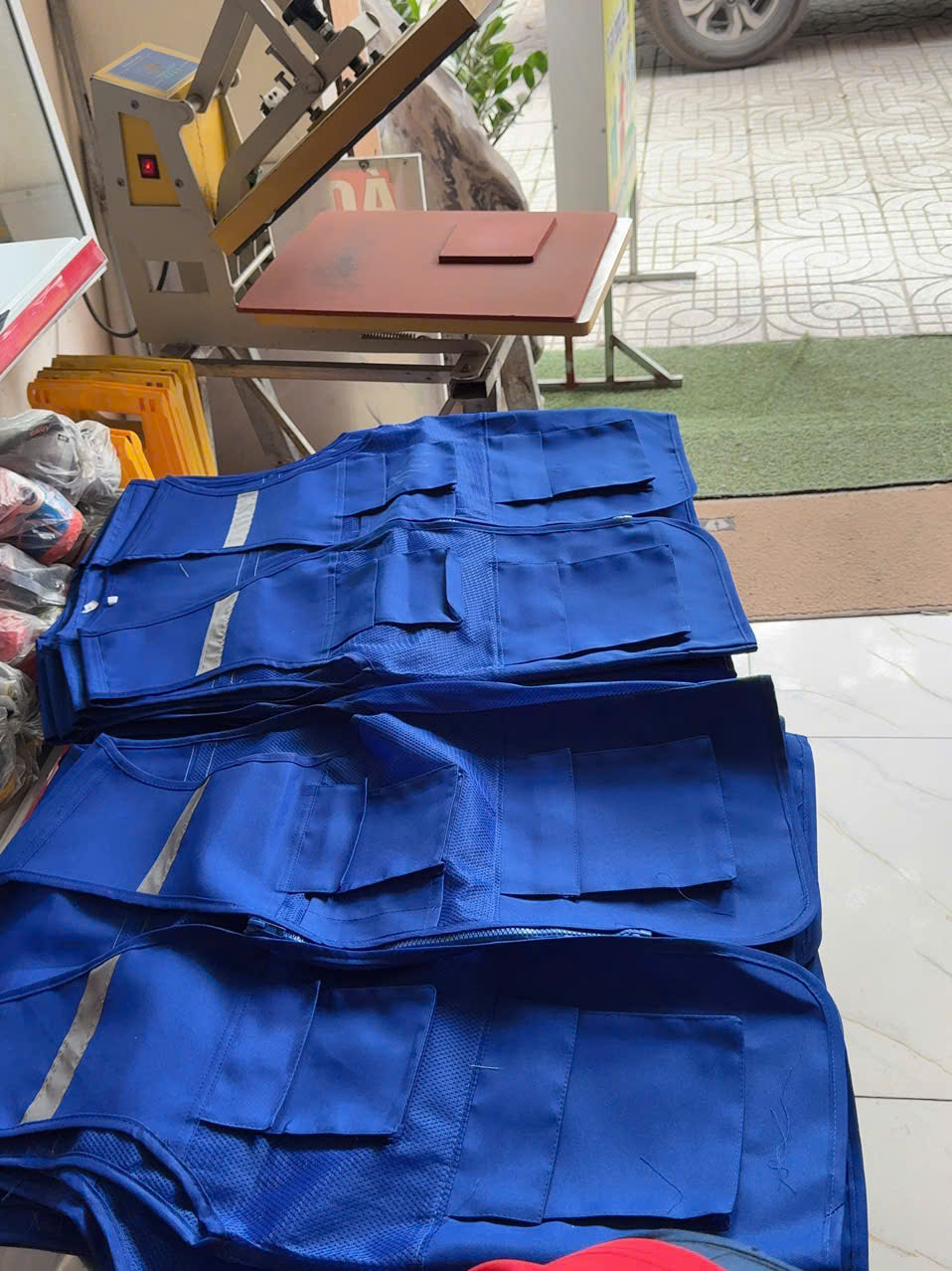 Áo Ngoài Màu 3 Lỗ – Bền Bỉ, Thoáng Mát, Bảo Vệ Hiệu Quả | Bảo Hộ Phục Hưng Nghệ An